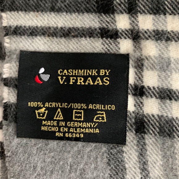V.Fraas Gray Cashmink Scarf - Picture 4 of 4